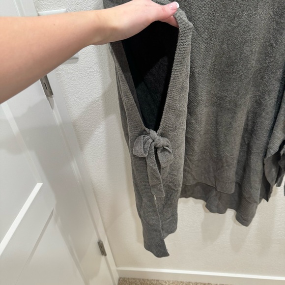 Barefoot dreams poncho style sweater size S/M olive - Picture 6 of 8